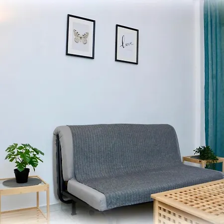 Cyriacus Flat In The Heart Of * Tesalónica